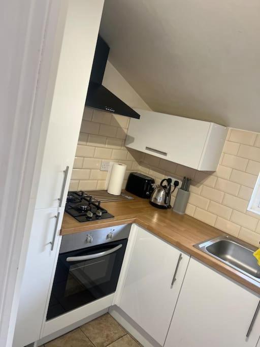 דירות לונדון Large Modern Studio Flat מראה חיצוני תמונה