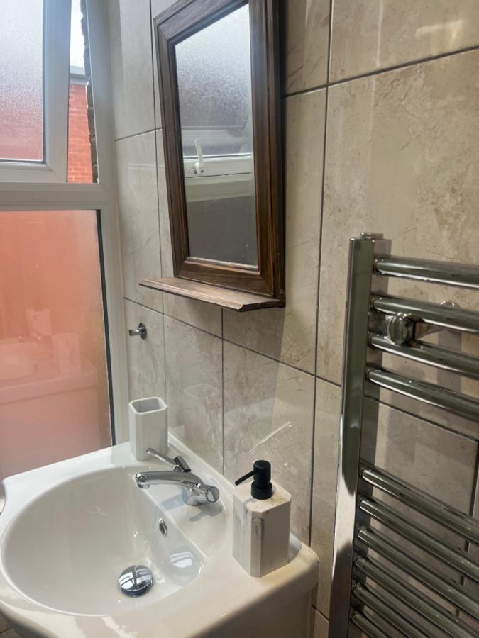 דירות לונדון Large Modern Studio Flat מראה חיצוני תמונה